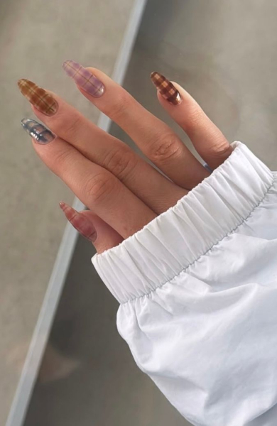 Kylie Jenner's multicolored plaid manicure